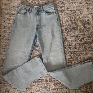 Zara Light Wash Straight Jeans- size 6